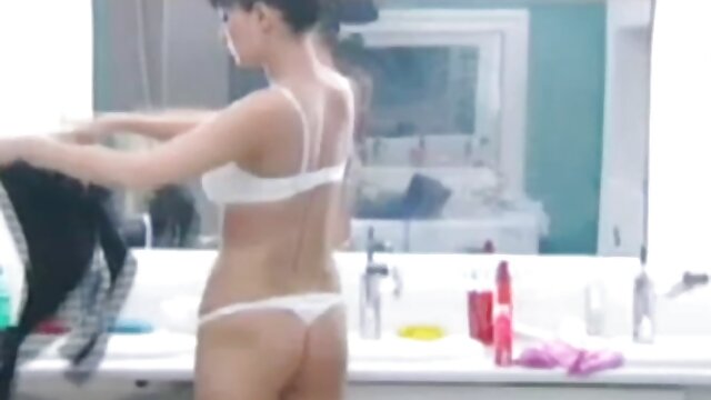 Porno Miyu Aoi, écolière asiatique, joue avec la film porno esbienne chatte en cam